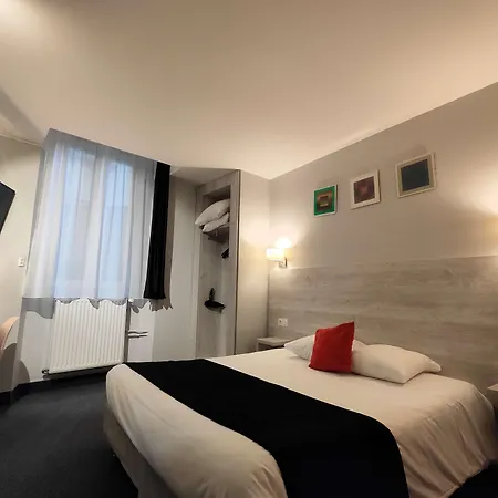 מלון Campanile Centre Gare 3*