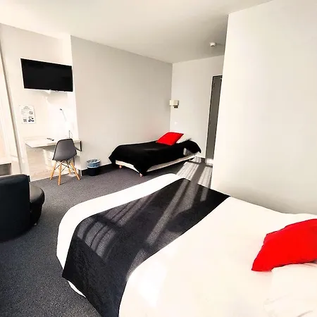 מלון Campanile Centre Gare 3*