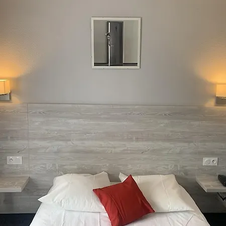 Campanile Centre Gare מלון 3*