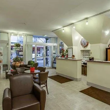 Campanile Centre Gare Hotel 3*