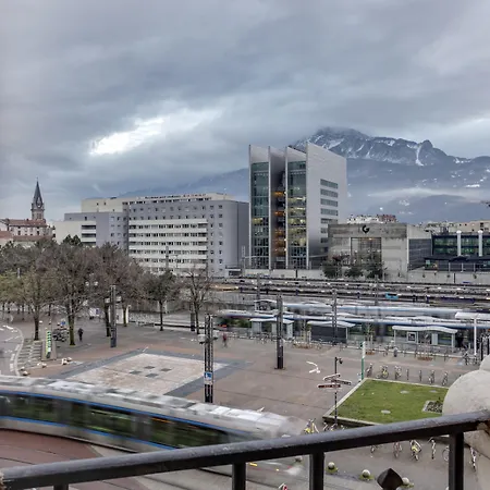 Campanile Centre Gare فندق